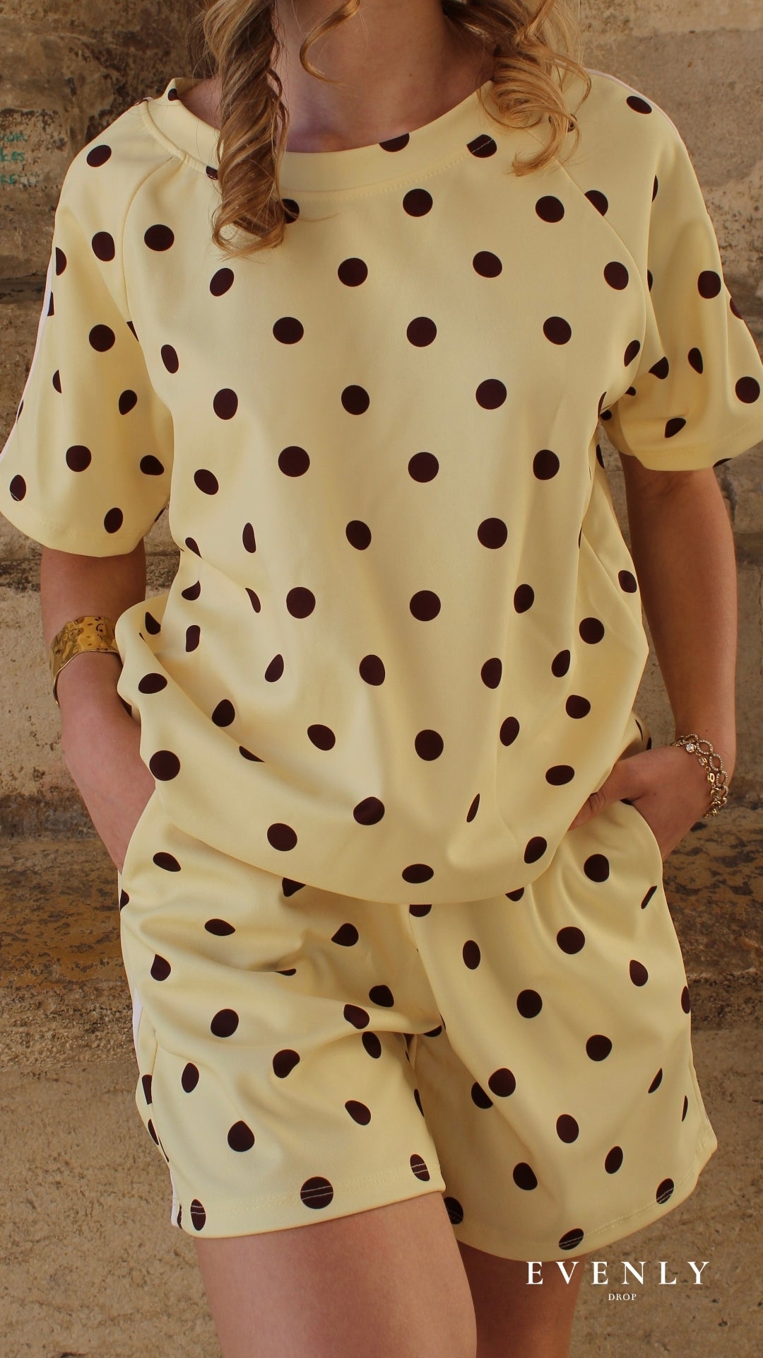 Ensemble à pois jaune