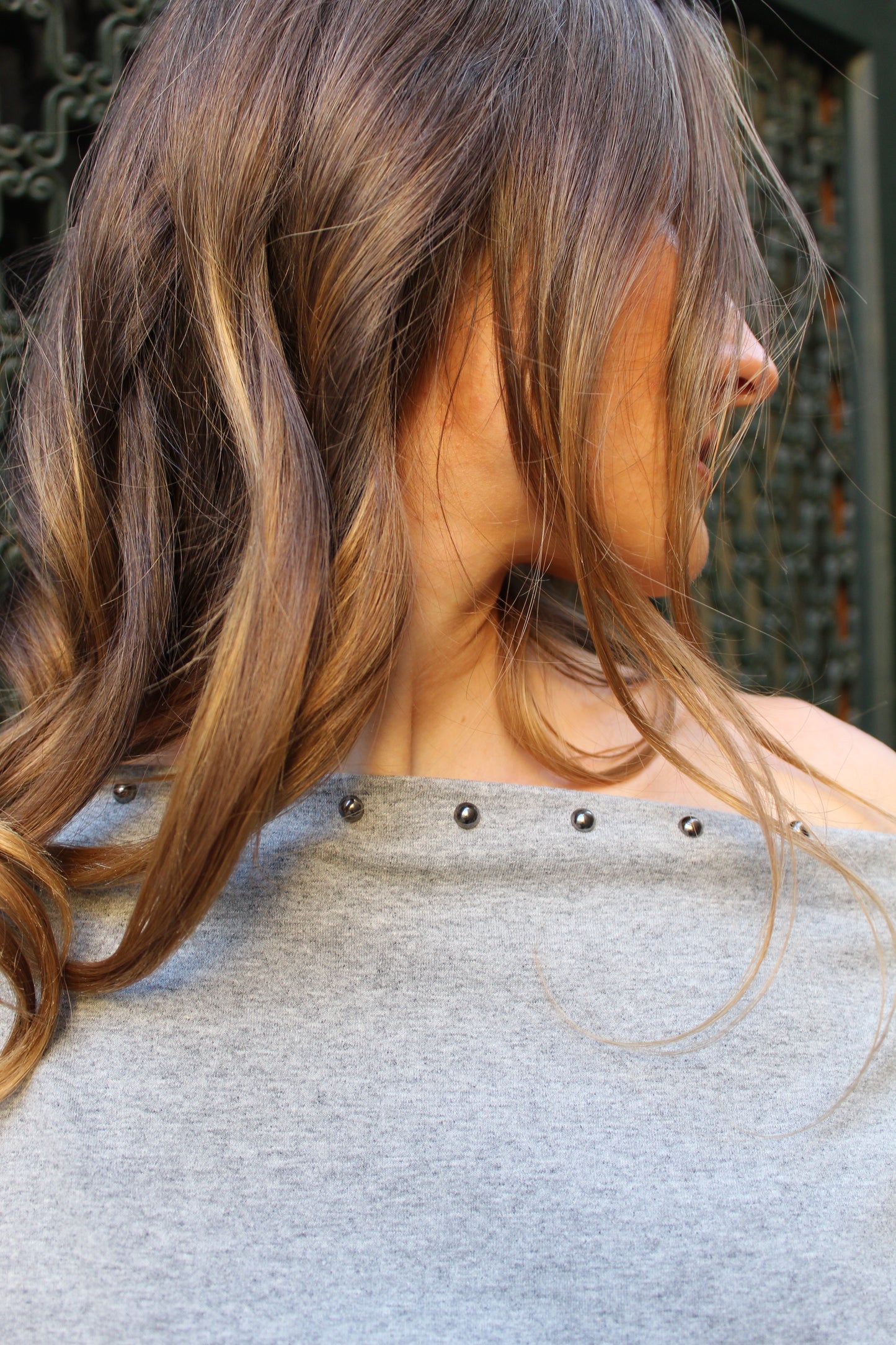 Top manches cloutées - gris