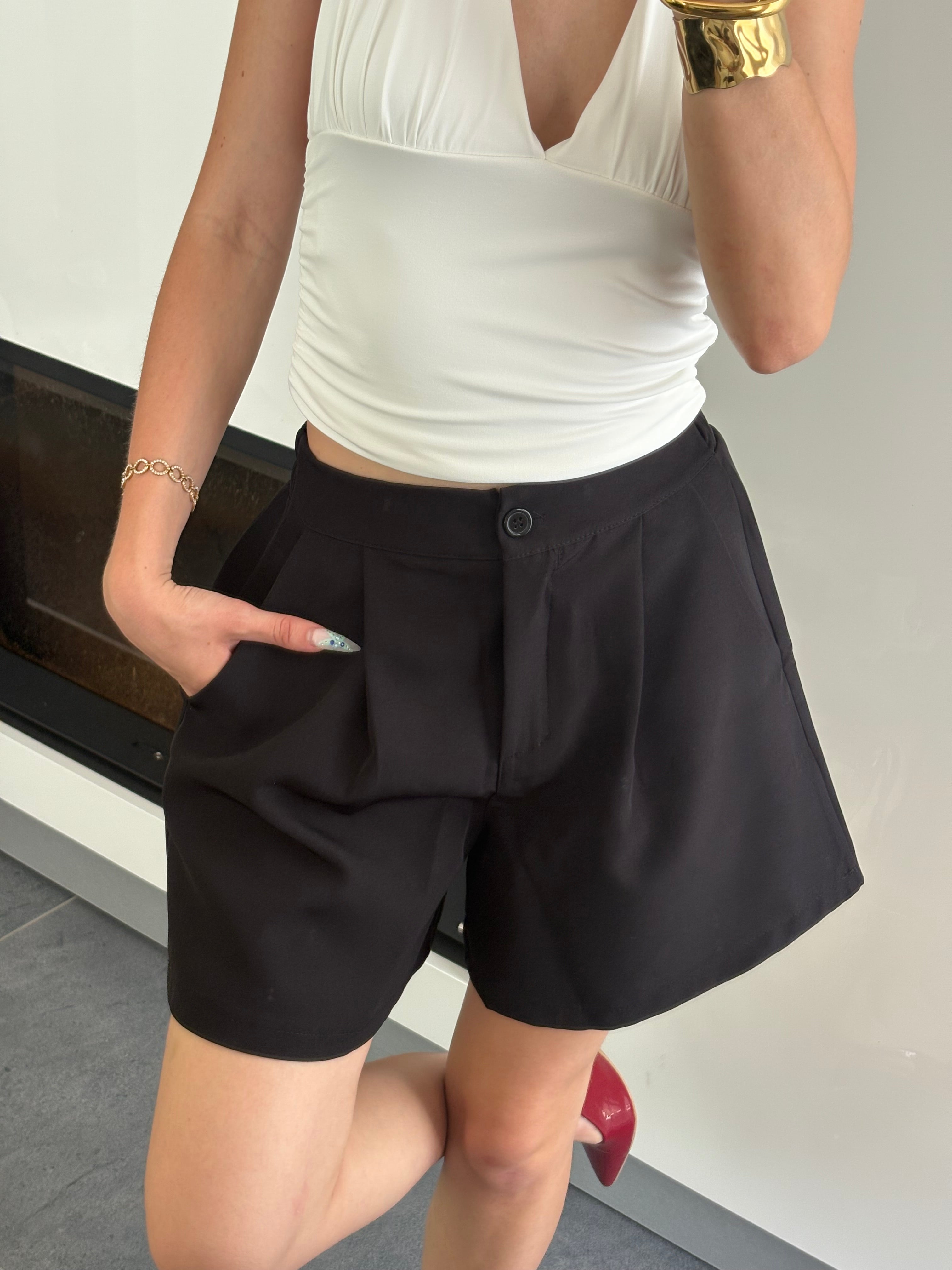 Short noir
