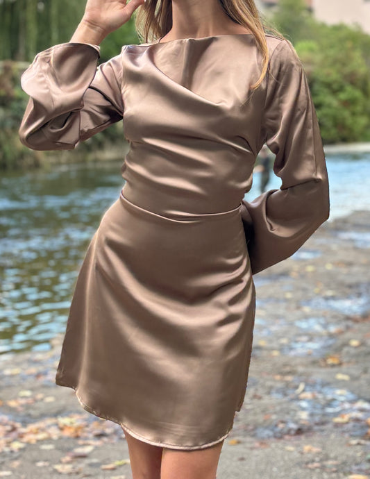 Robe satin dos nu